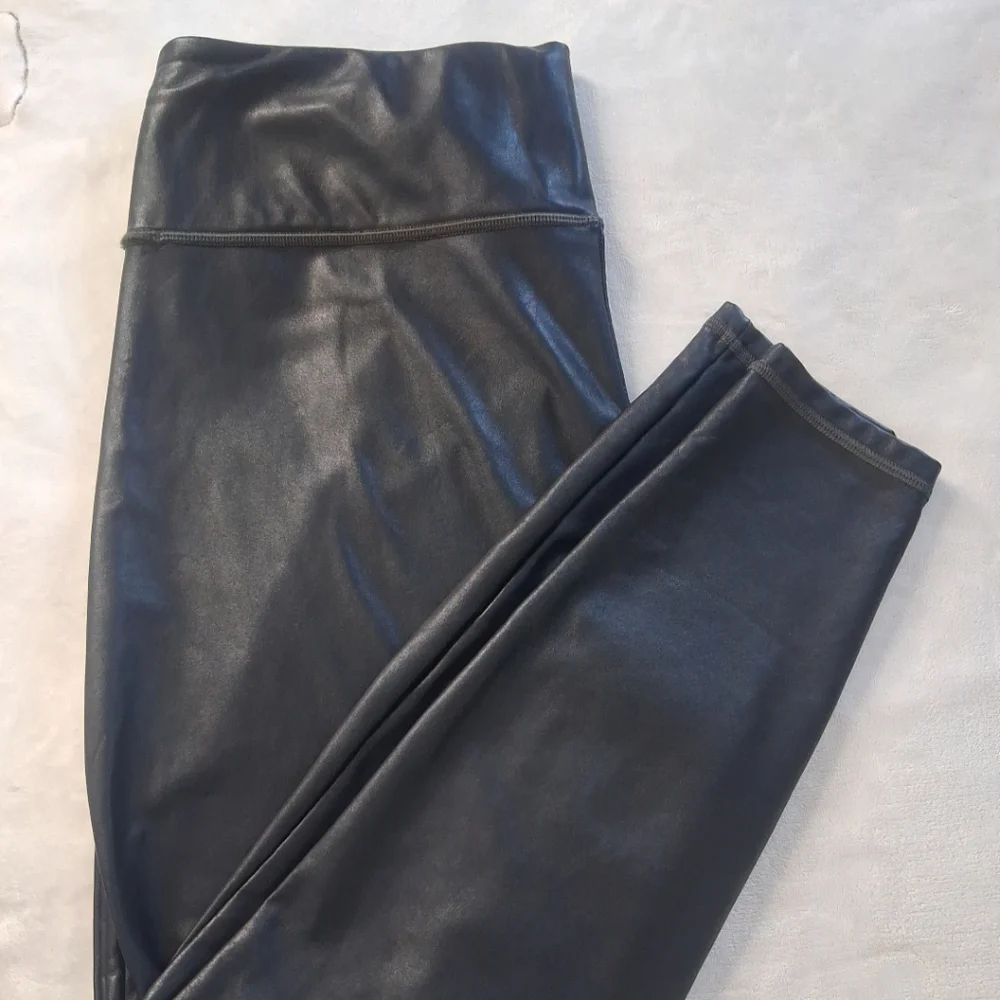 ATHLETA Black Faux Leather Pull On Chic Pants  Leggings Sz Large